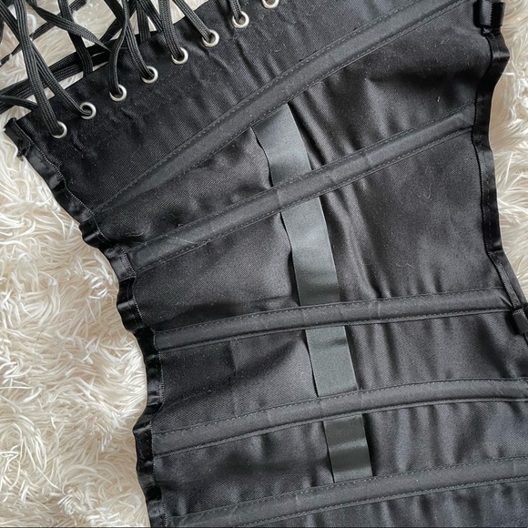 Black Steel Boned Lace Up Corset - Picture 4 of 9